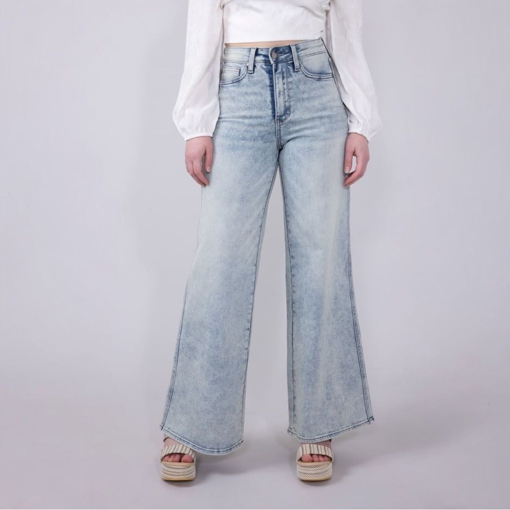 Judy Blue Retro Wide Leg Jeans Size 30 10/11 Light Wash High Rise Stretch Denim